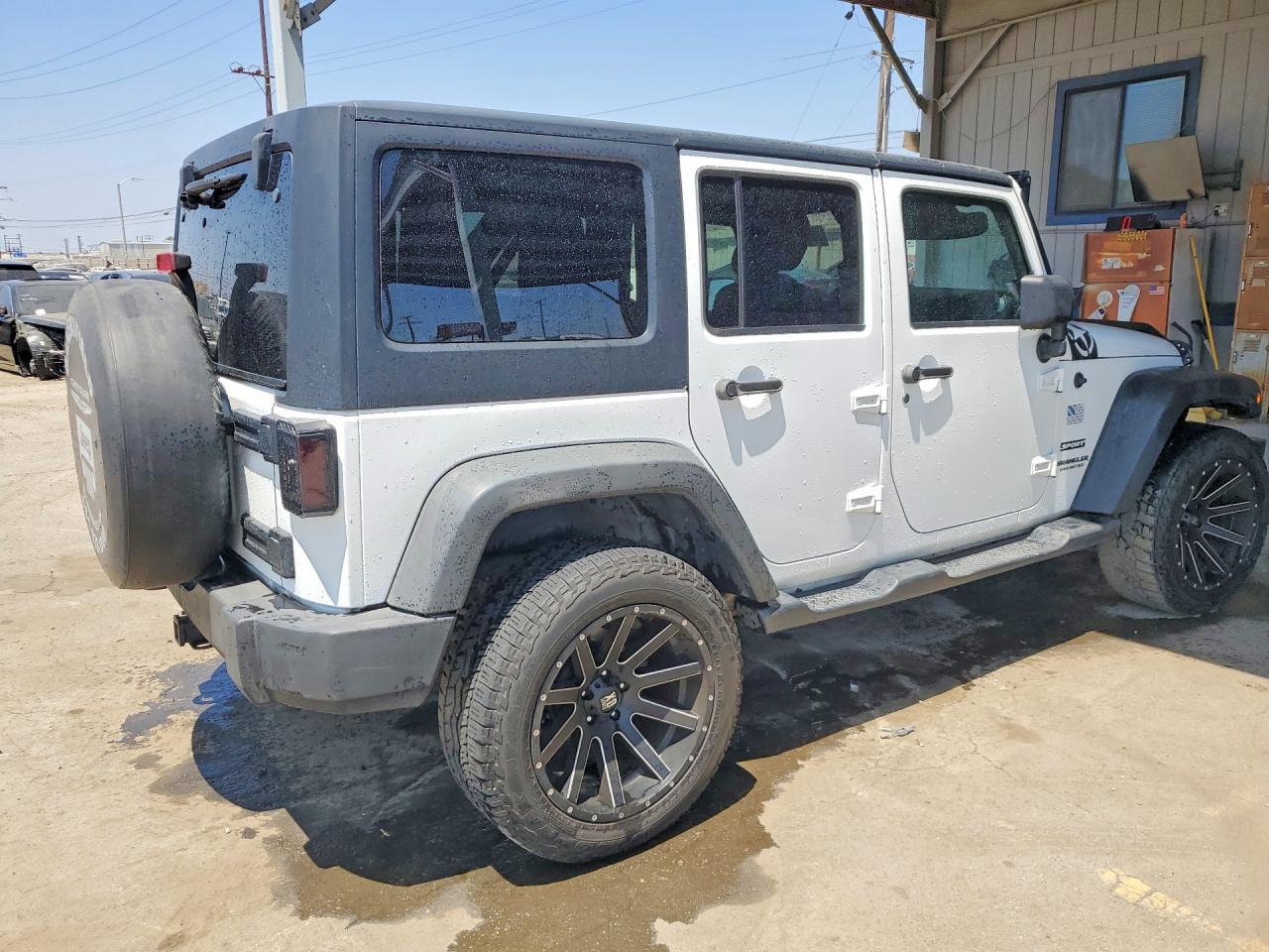 2014 Jeep Wrangler Unlimited Sport White vin: 1C4BJWDG2EL251186