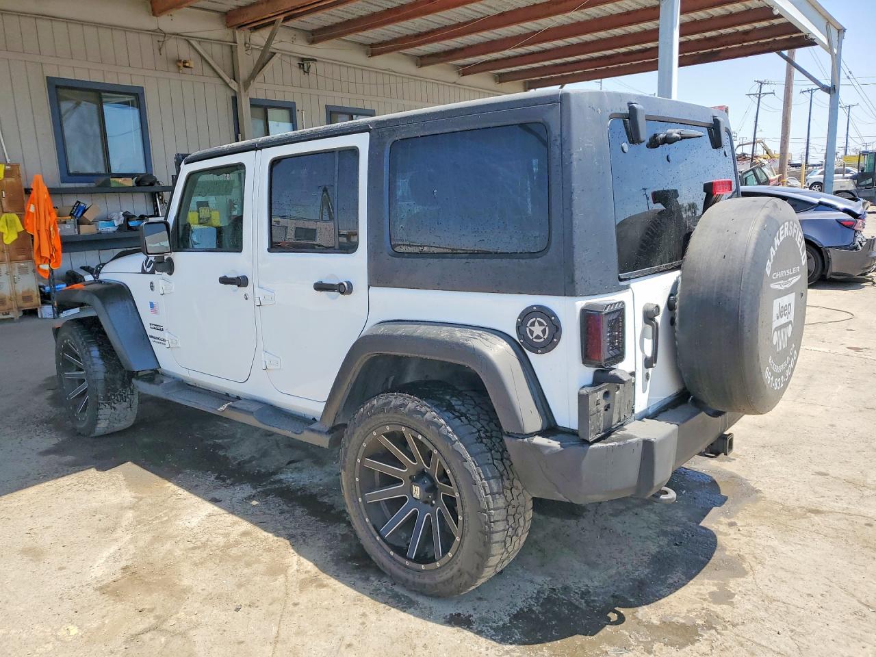 2014 Jeep Wrangler Unlimited Sport White vin: 1C4BJWDG2EL251186