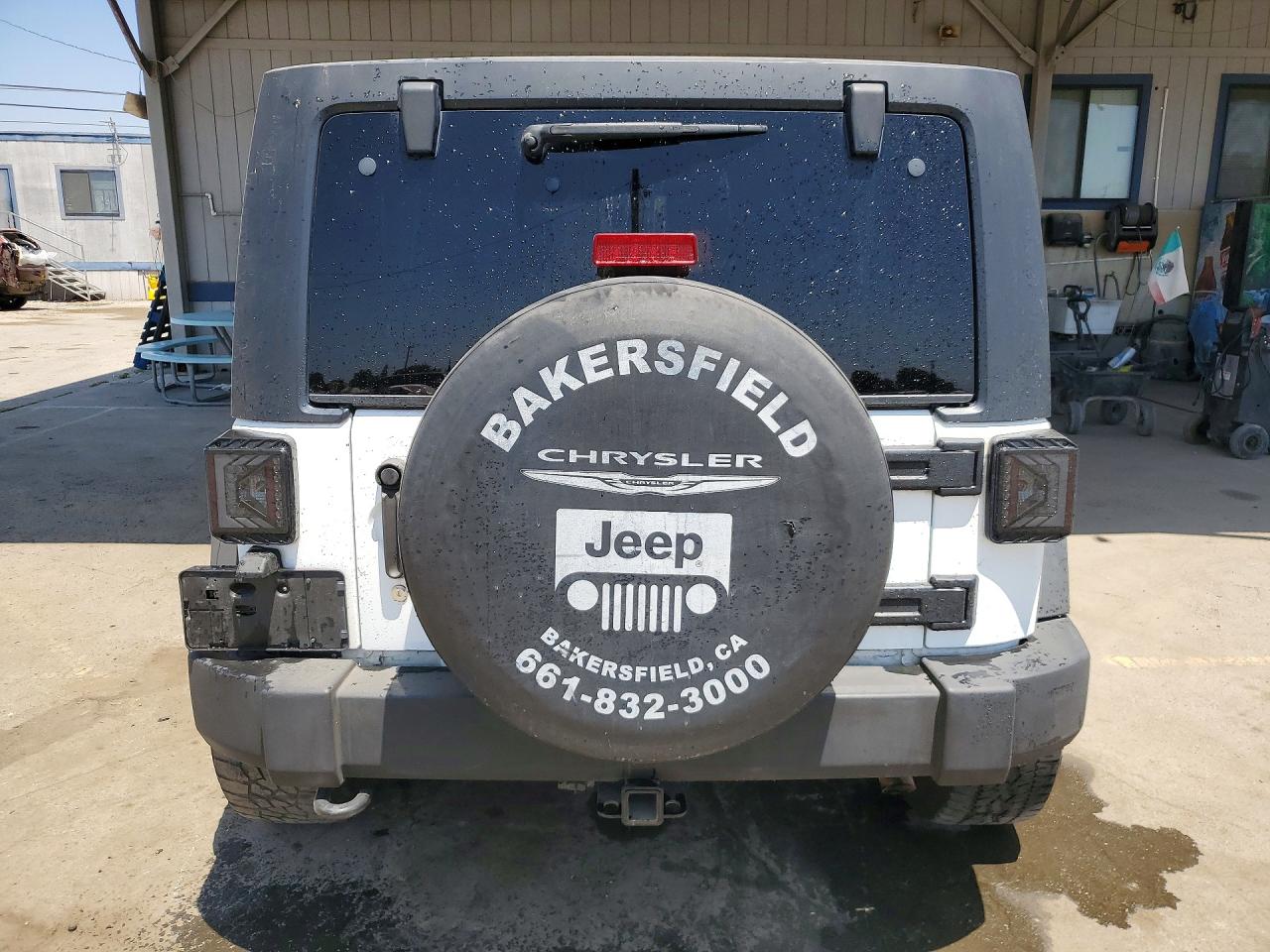 2014 Jeep Wrangler Unlimited Sport White vin: 1C4BJWDG2EL251186