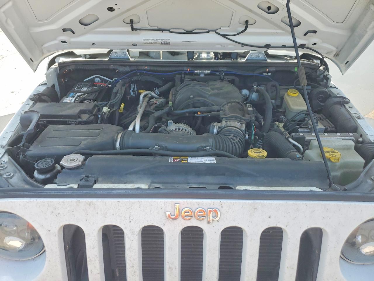 2015 Jeep Wrangler Unlimited Sport Белый vin: 1C4BJWDG2FL501981
