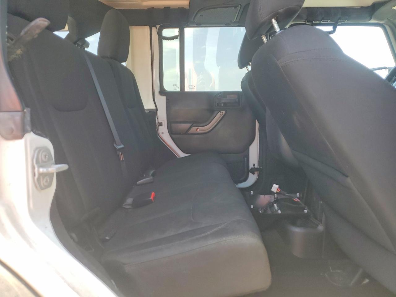 2015 Jeep Wrangler Unlimited Sport Белый vin: 1C4BJWDG2FL501981