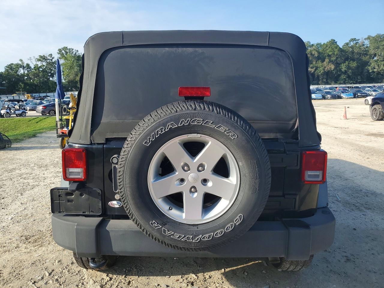 2015 Jeep Wrangler Unlimited Sport Black vin: 1C4BJWDG2FL581248