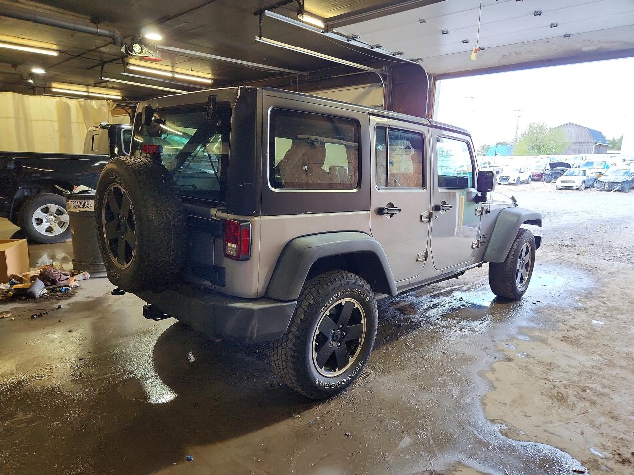2015 Jeep Wrangler Unlimited Sport Silver vin: 1C4BJWDG2FL716566