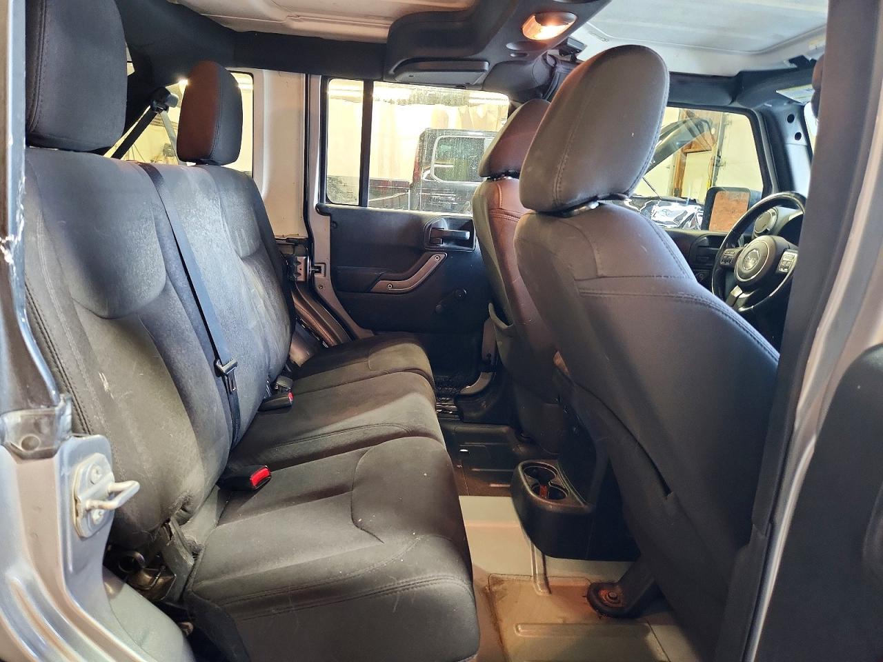 2015 Jeep Wrangler Unlimited Sport Silver vin: 1C4BJWDG2FL716566