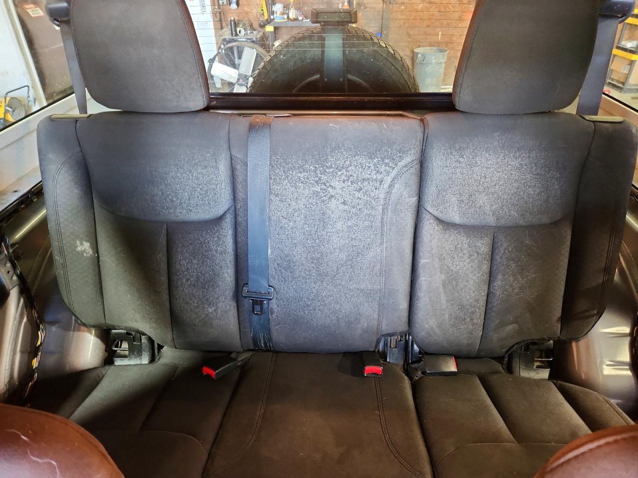 2015 Jeep Wrangler Unlimited Sport Silver vin: 1C4BJWDG2FL716566