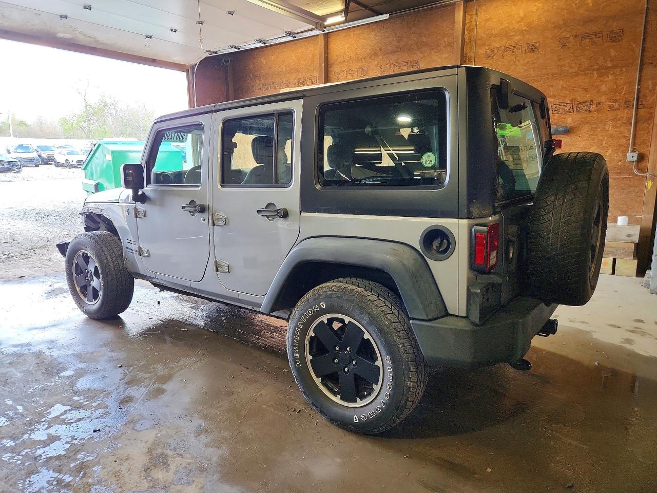 2015 Jeep Wrangler Unlimited Sport Silver vin: 1C4BJWDG2FL716566