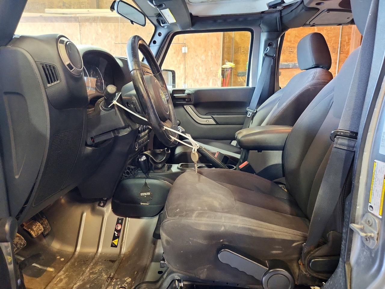 2015 Jeep Wrangler Unlimited Sport Silver vin: 1C4BJWDG2FL716566