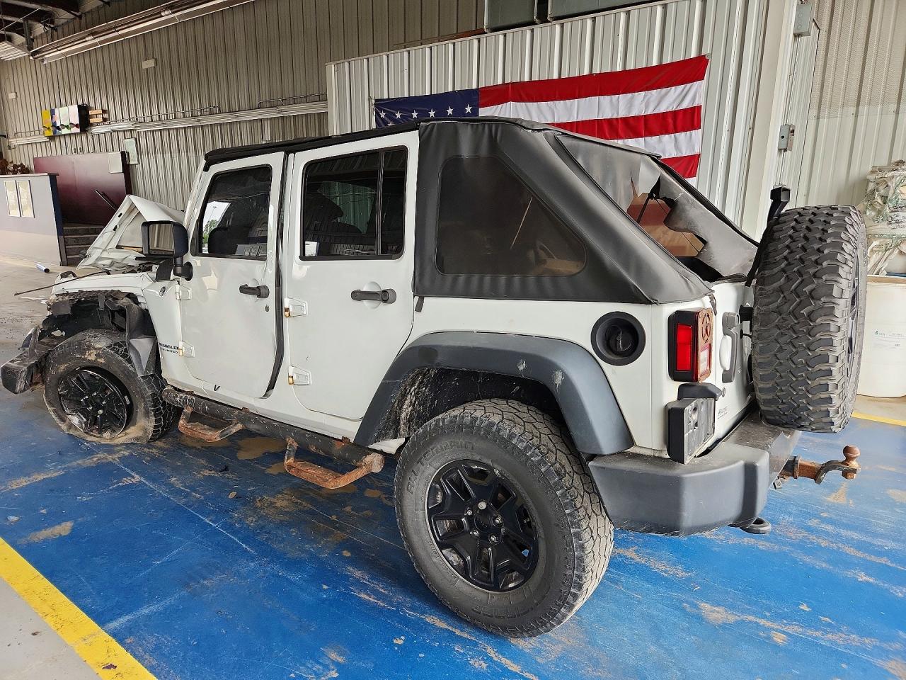 2015 Jeep Wrangler Unlimited Sport White vin: 1C4BJWDG2FL721122
