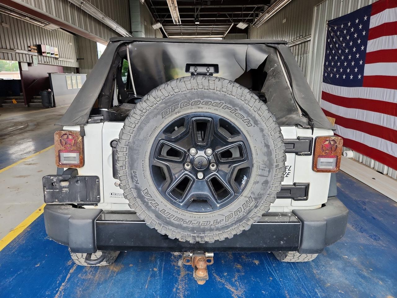 2015 Jeep Wrangler Unlimited Sport White vin: 1C4BJWDG2FL721122