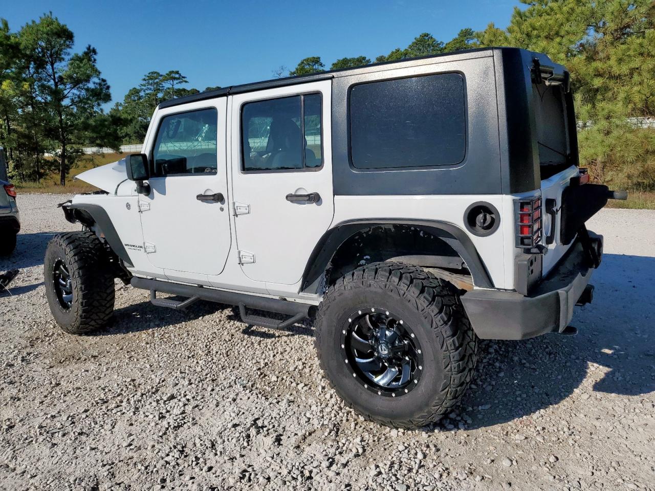 2015 Jeep Wrangler Unlimited Sport White vin: 1C4BJWDG2FL723078