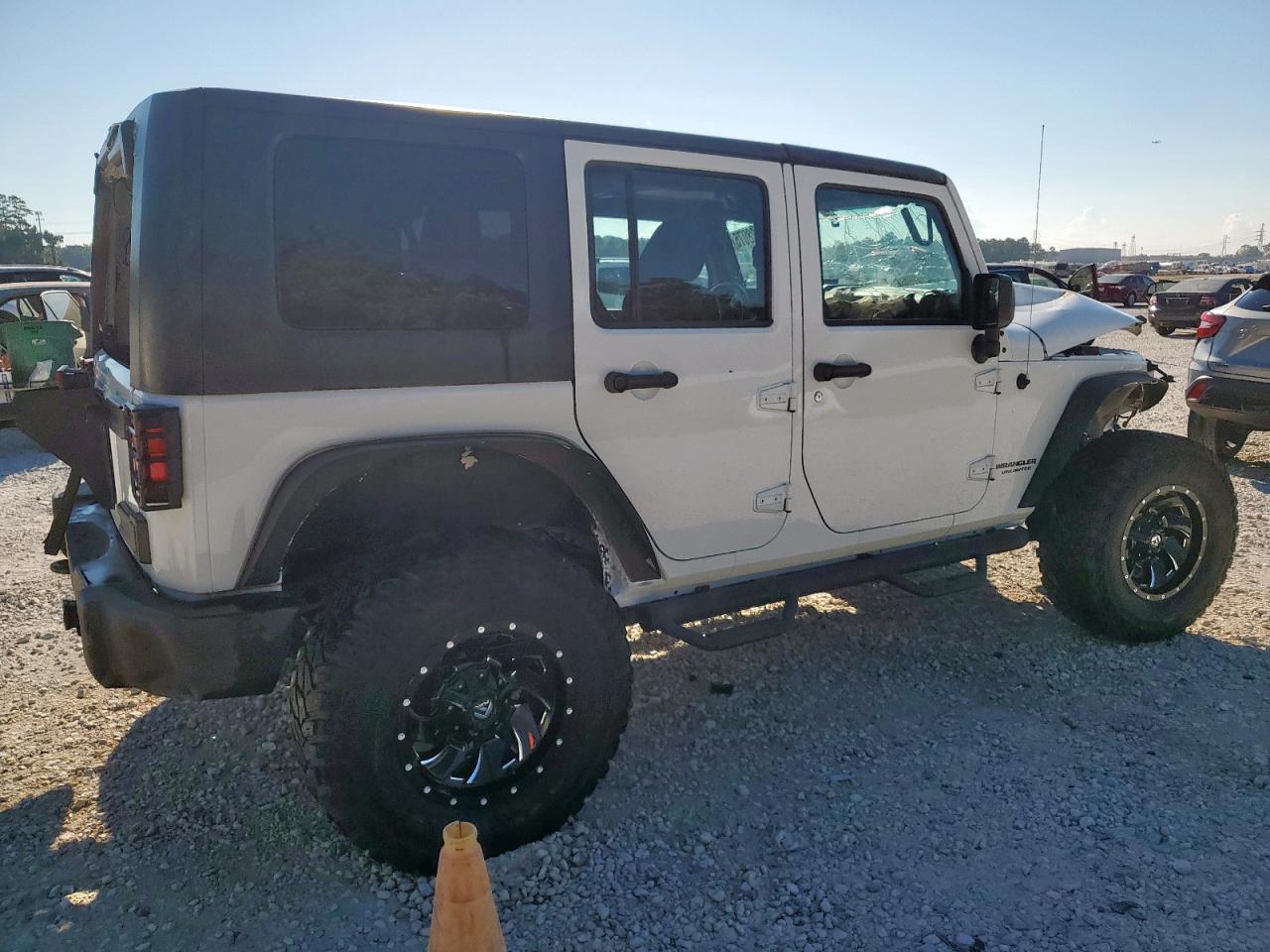 2015 Jeep Wrangler Unlimited Sport White vin: 1C4BJWDG2FL723078