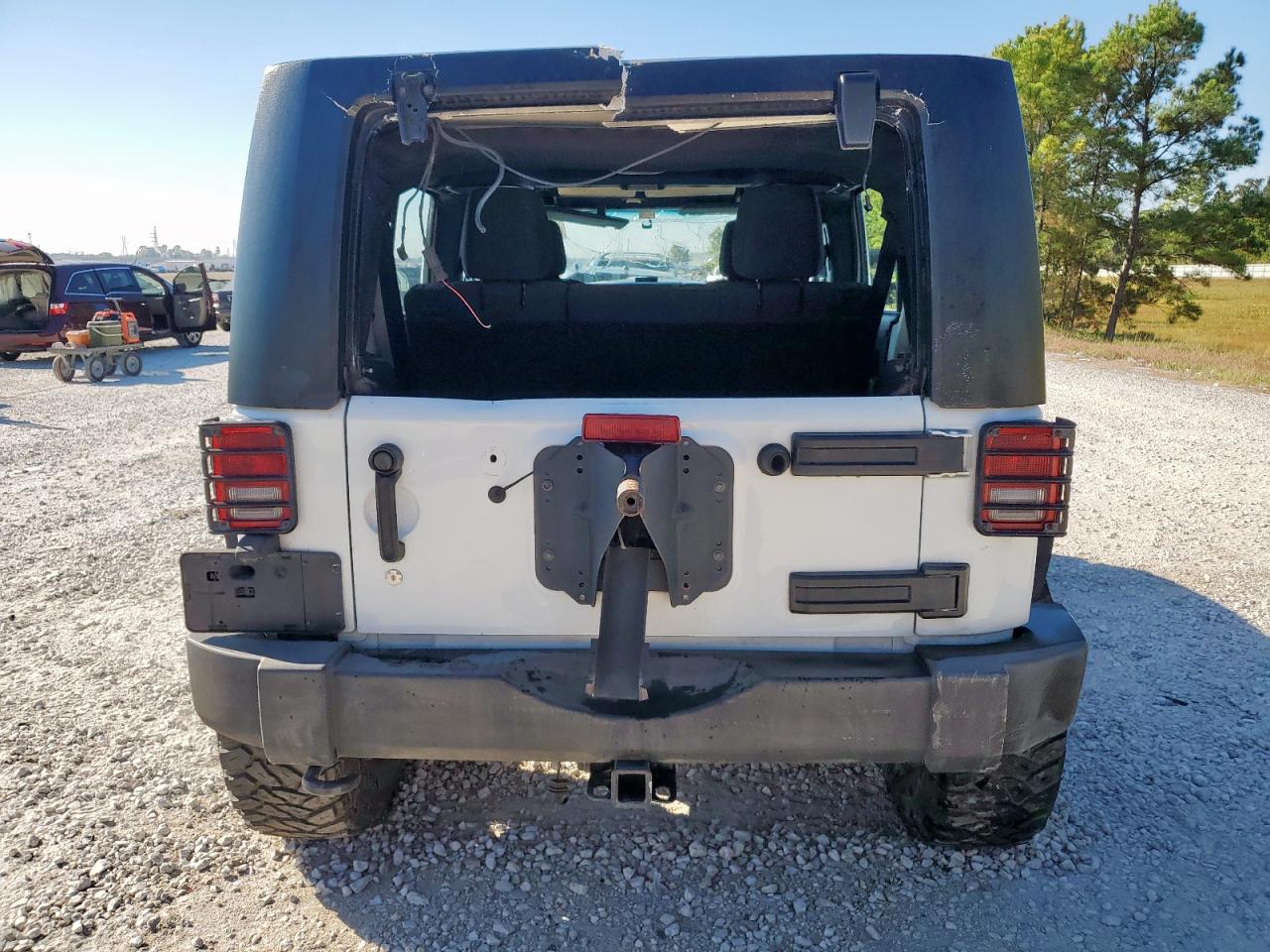 2015 Jeep Wrangler Unlimited Sport White vin: 1C4BJWDG2FL723078