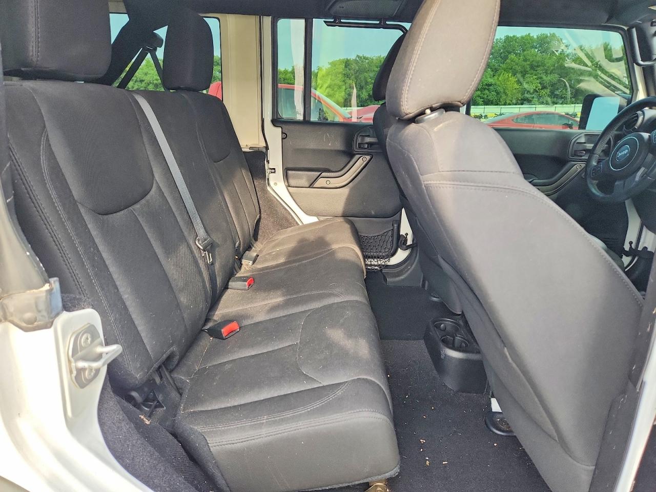 2015 Jeep Wrangler Unlimited Sport White vin: 1C4BJWDG2FL751074