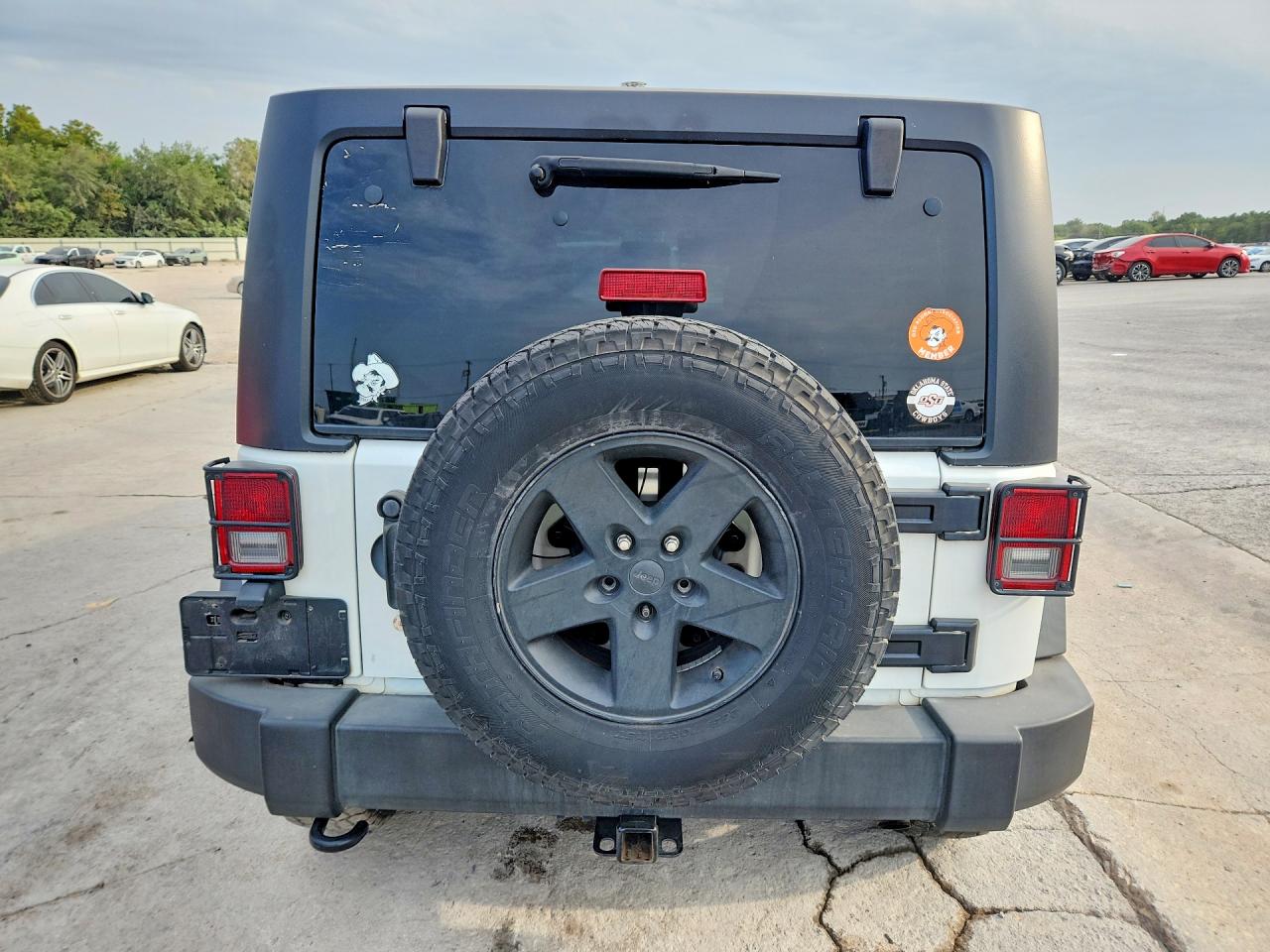 2015 Jeep Wrangler Unlimited Sport White vin: 1C4BJWDG2FL751074