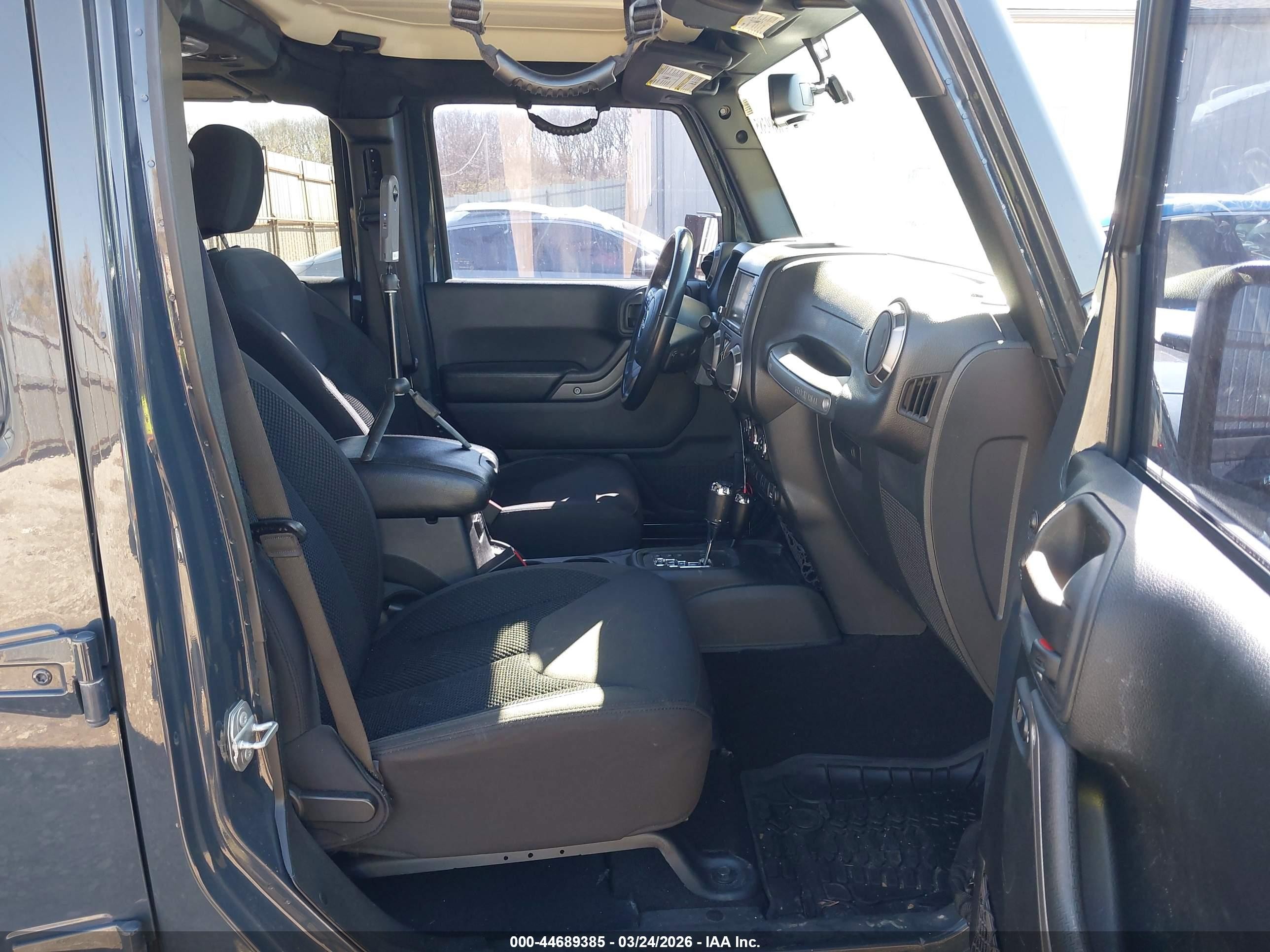 2017 Jeep Wrangler Unlimited Big Bear 4x4 Gray vin: 1C4BJWDG2HL642942