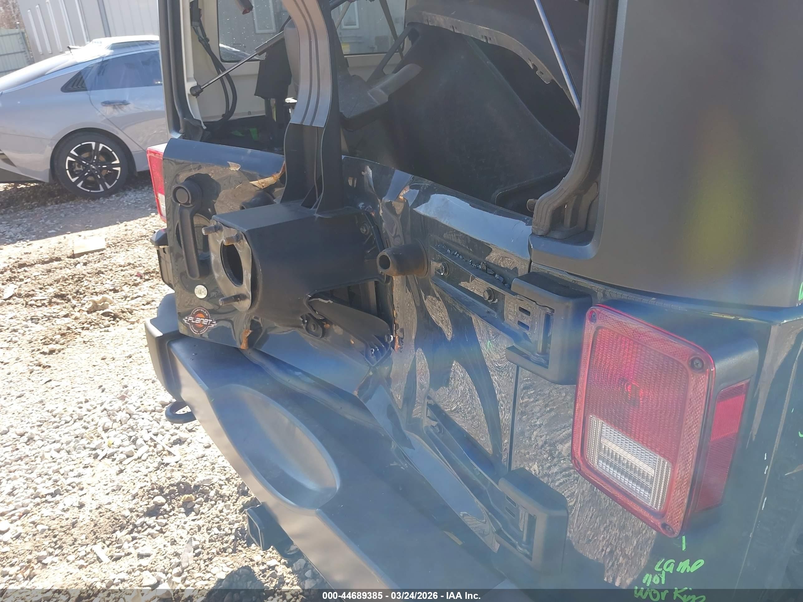 2017 Jeep Wrangler Unlimited Big Bear 4x4 Gray vin: 1C4BJWDG2HL642942