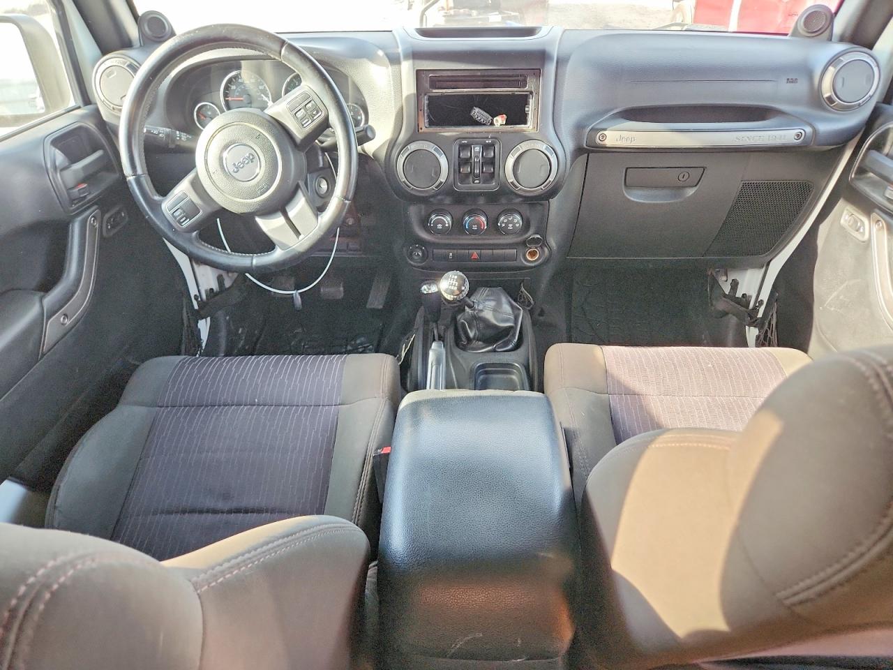 2012 Jeep Wrangler Unlimited Sport White vin: 1C4BJWDG3CL160196