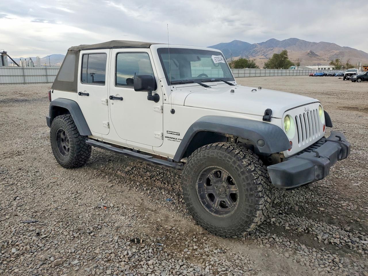 2012 Jeep Wrangler Unlimited Sport White vin: 1C4BJWDG3CL160196