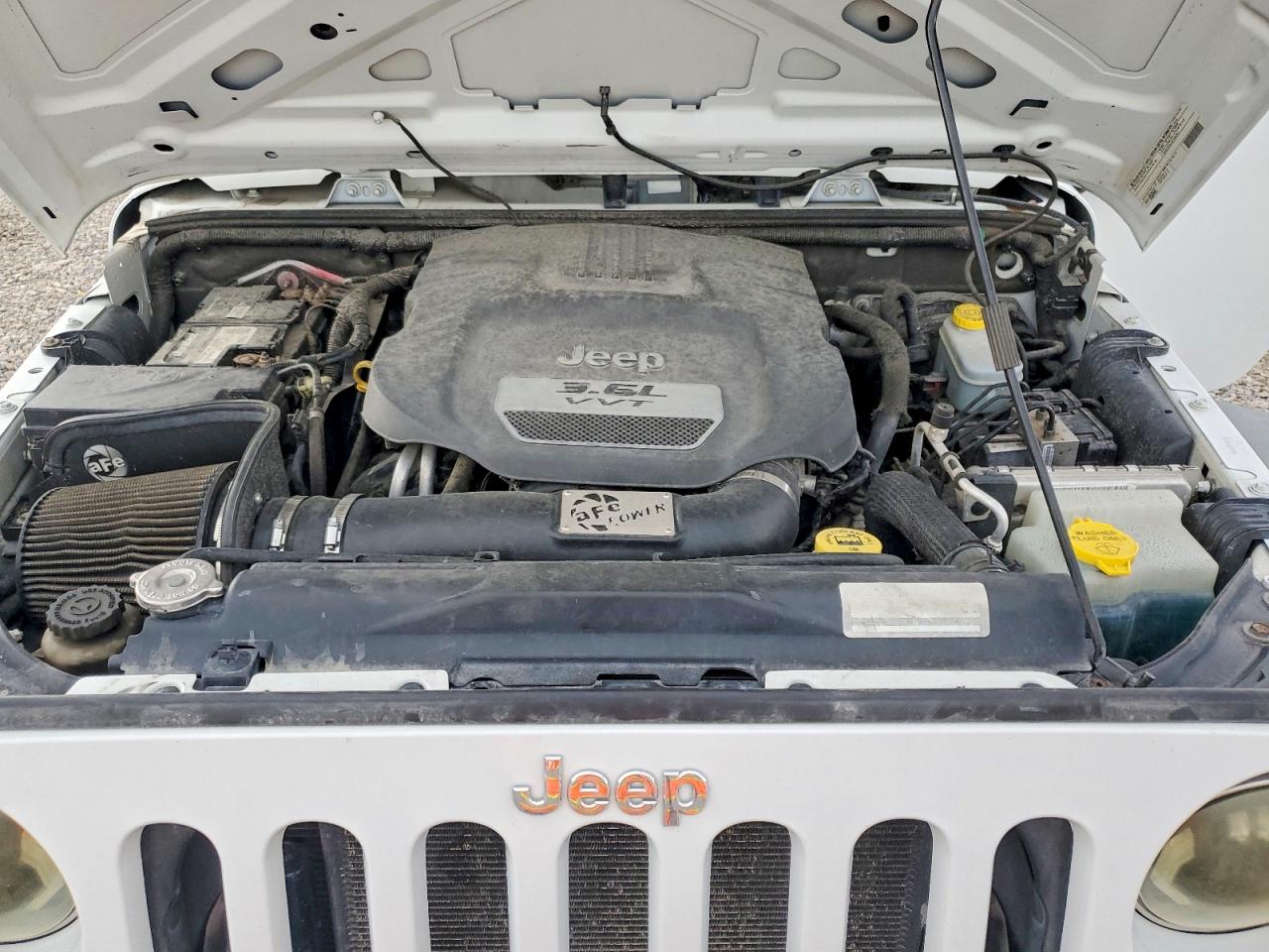 2012 Jeep Wrangler Unlimited Sport White vin: 1C4BJWDG3CL160196