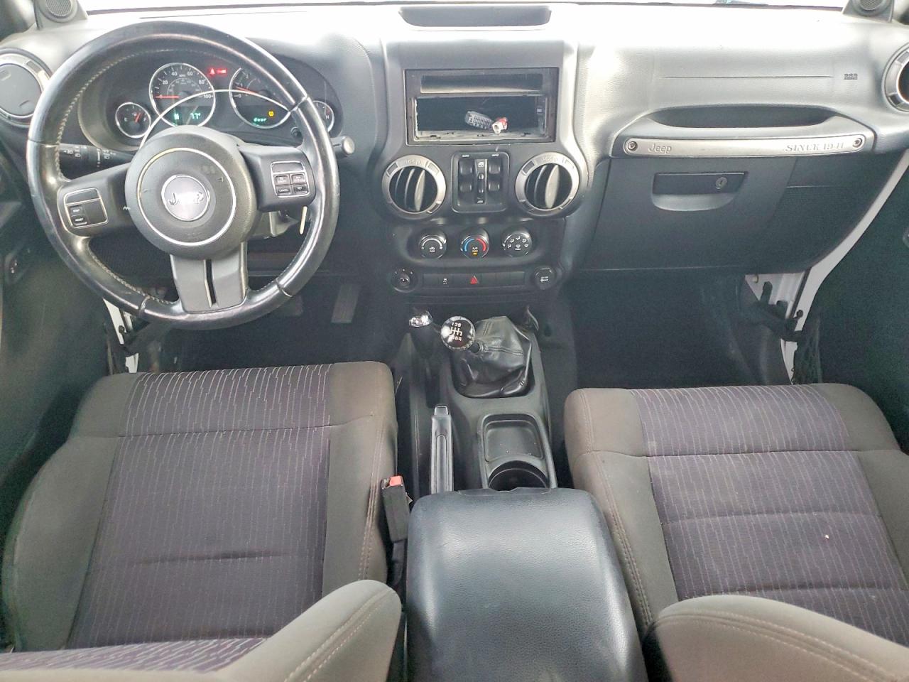 2012 Jeep Wrangler Unlimited Sport White vin: 1C4BJWDG3CL160196