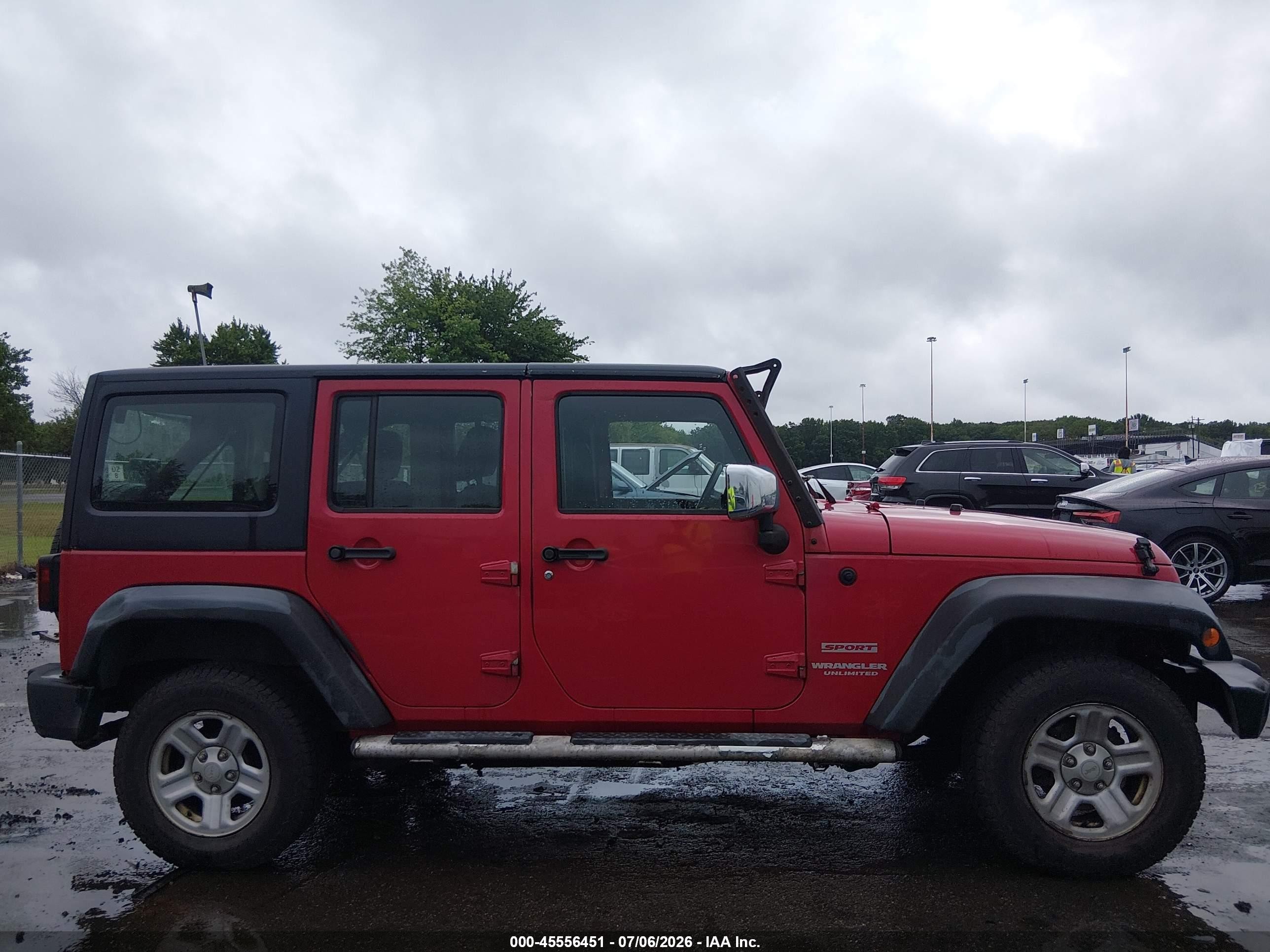 2012 Jeep Wrangler Unlimited Sport Red vin: 1C4BJWDG3CL196759