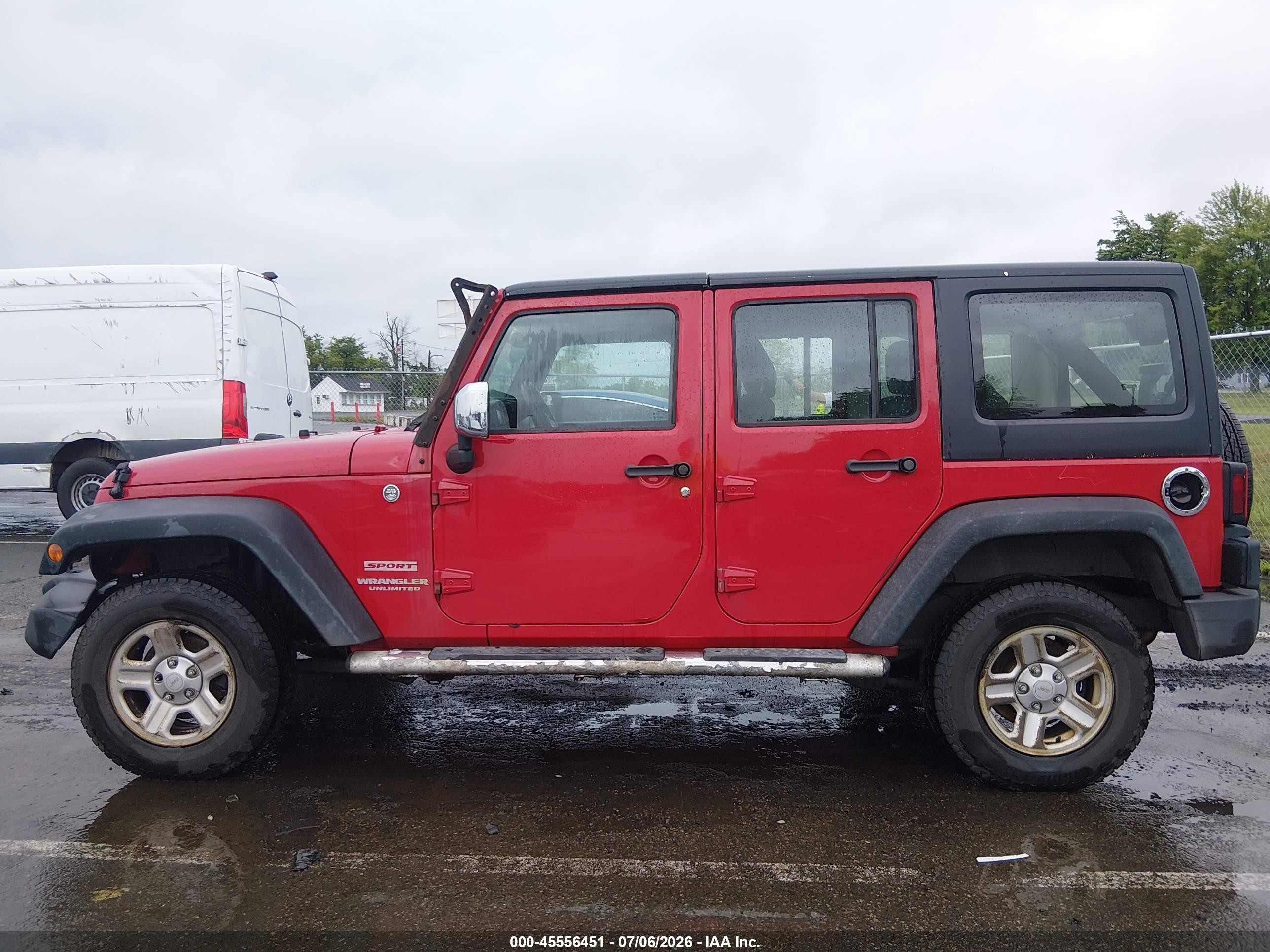 2012 Jeep Wrangler Unlimited Sport Red vin: 1C4BJWDG3CL196759