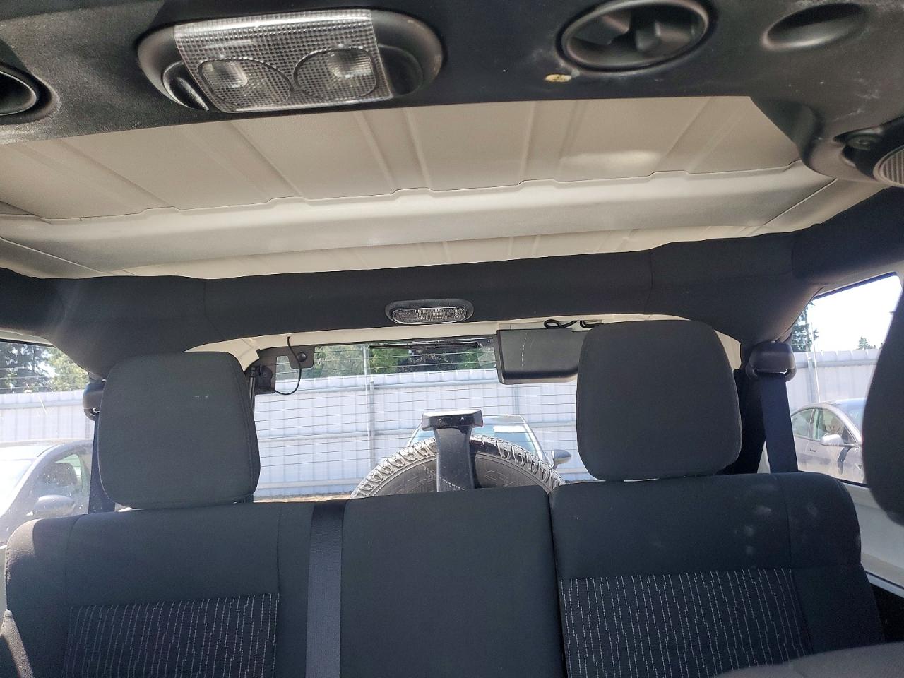 2012 Jeep Wrangler Unlimited Sport White vin: 1C4BJWDG3CL208487