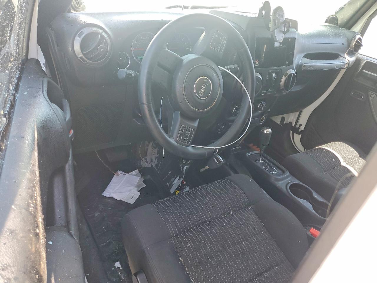 2012 Jeep Wrangler Unlimited Sport White vin: 1C4BJWDG3CL208487