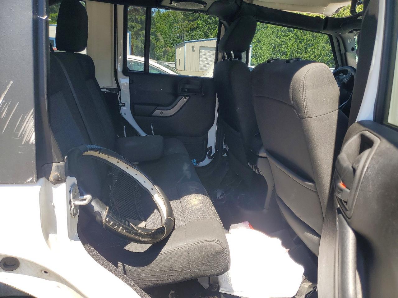 2012 Jeep Wrangler Unlimited Sport White vin: 1C4BJWDG3CL208487