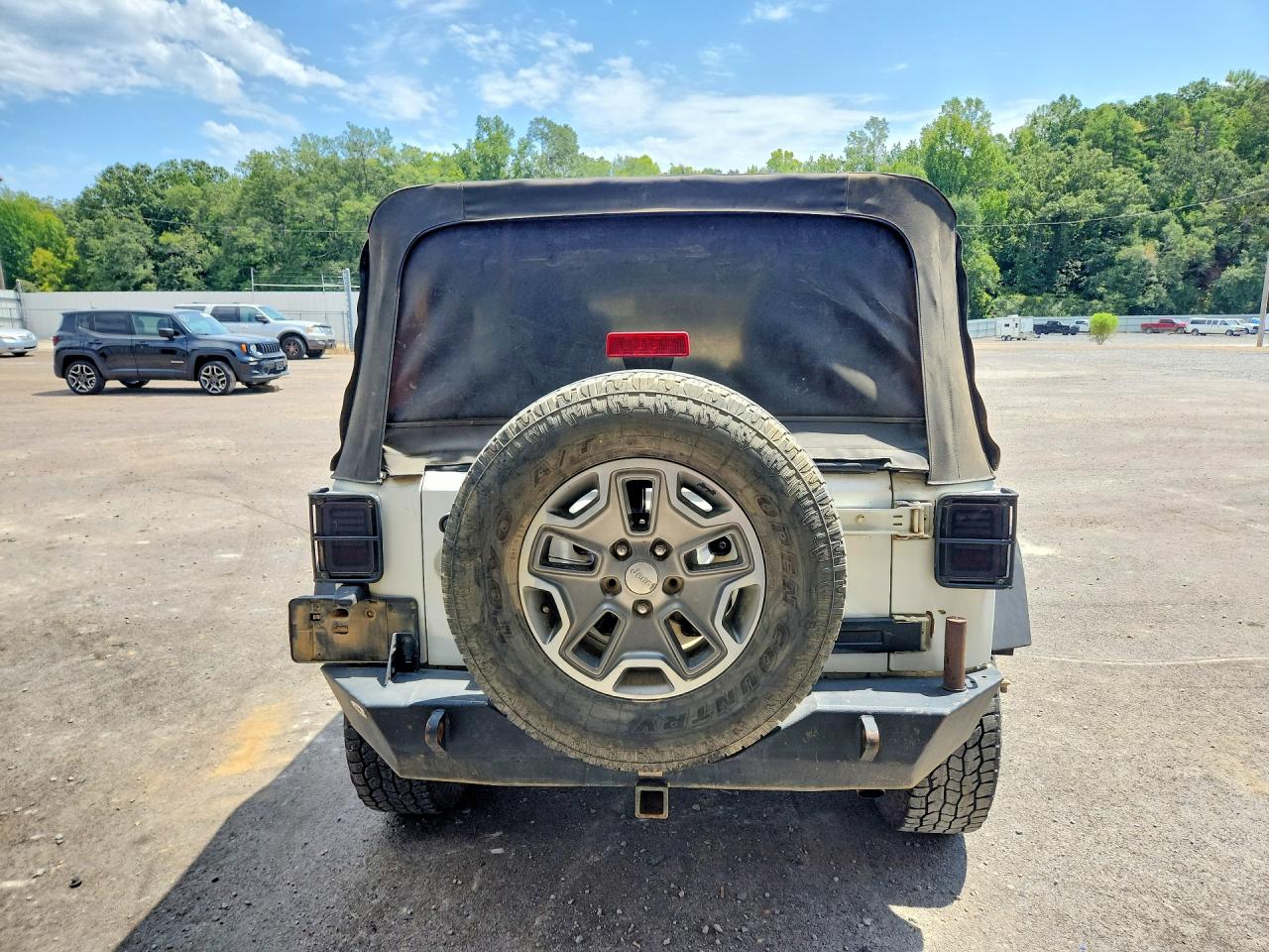 2012 Jeep Wrangler Unlimited Sport White vin: 1C4BJWDG3CL210207