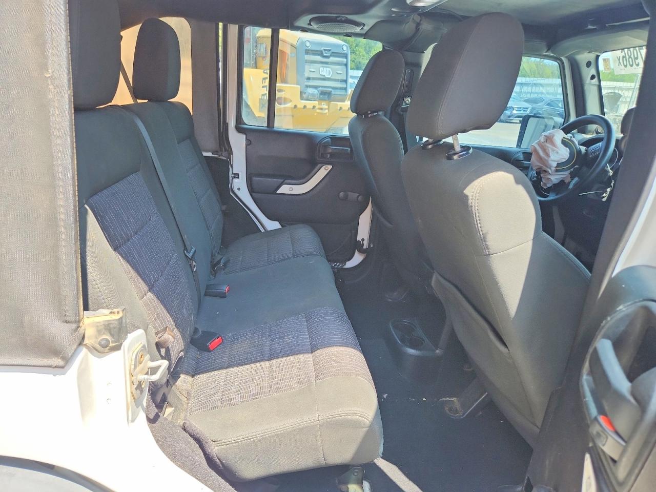 2012 Jeep Wrangler Unlimited Sport White vin: 1C4BJWDG3CL210207