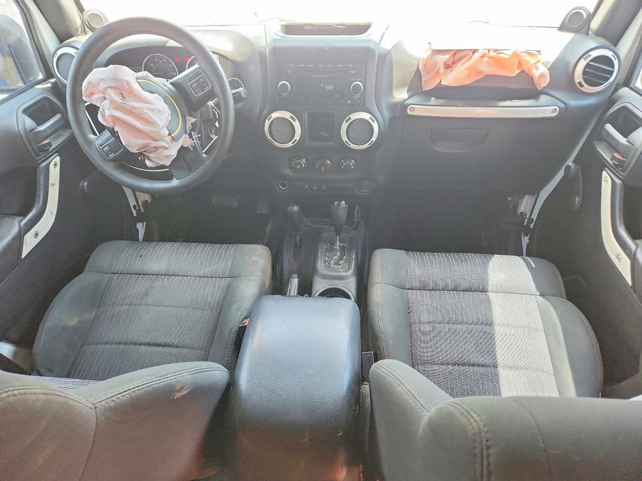 2012 Jeep Wrangler Unlimited Sport White vin: 1C4BJWDG3CL210207