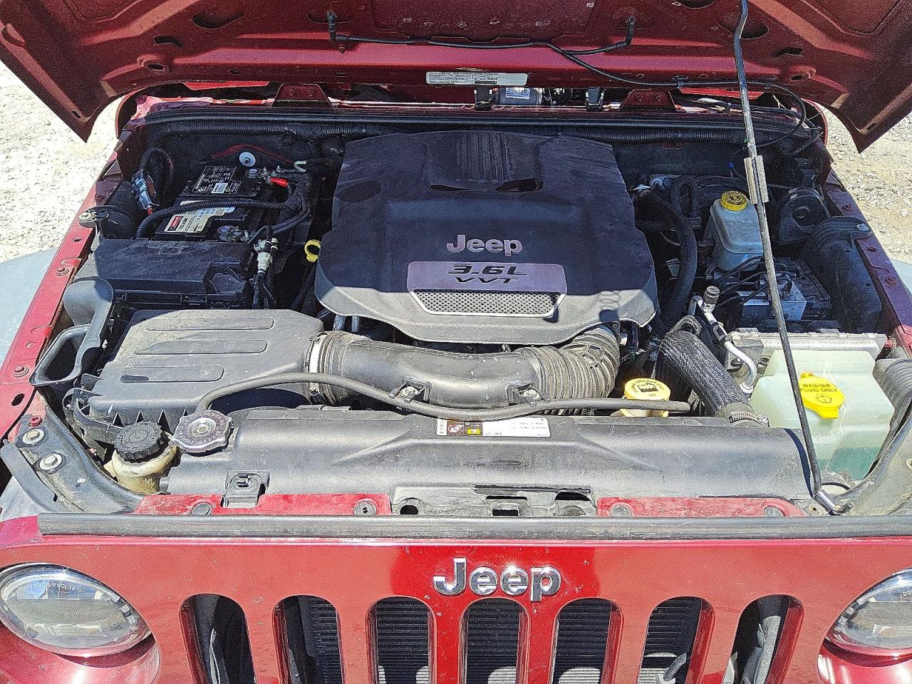 2013 Jeep Wrangler Unlimited Sport Burgundy vin: 1C4BJWDG3DL509732