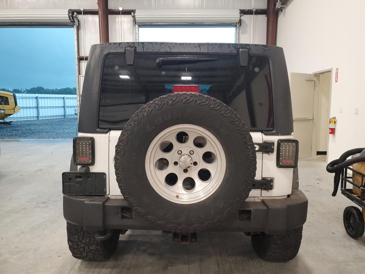 2013 Jeep Wrangler Unlimited Sport White vin: 1C4BJWDG3DL513831