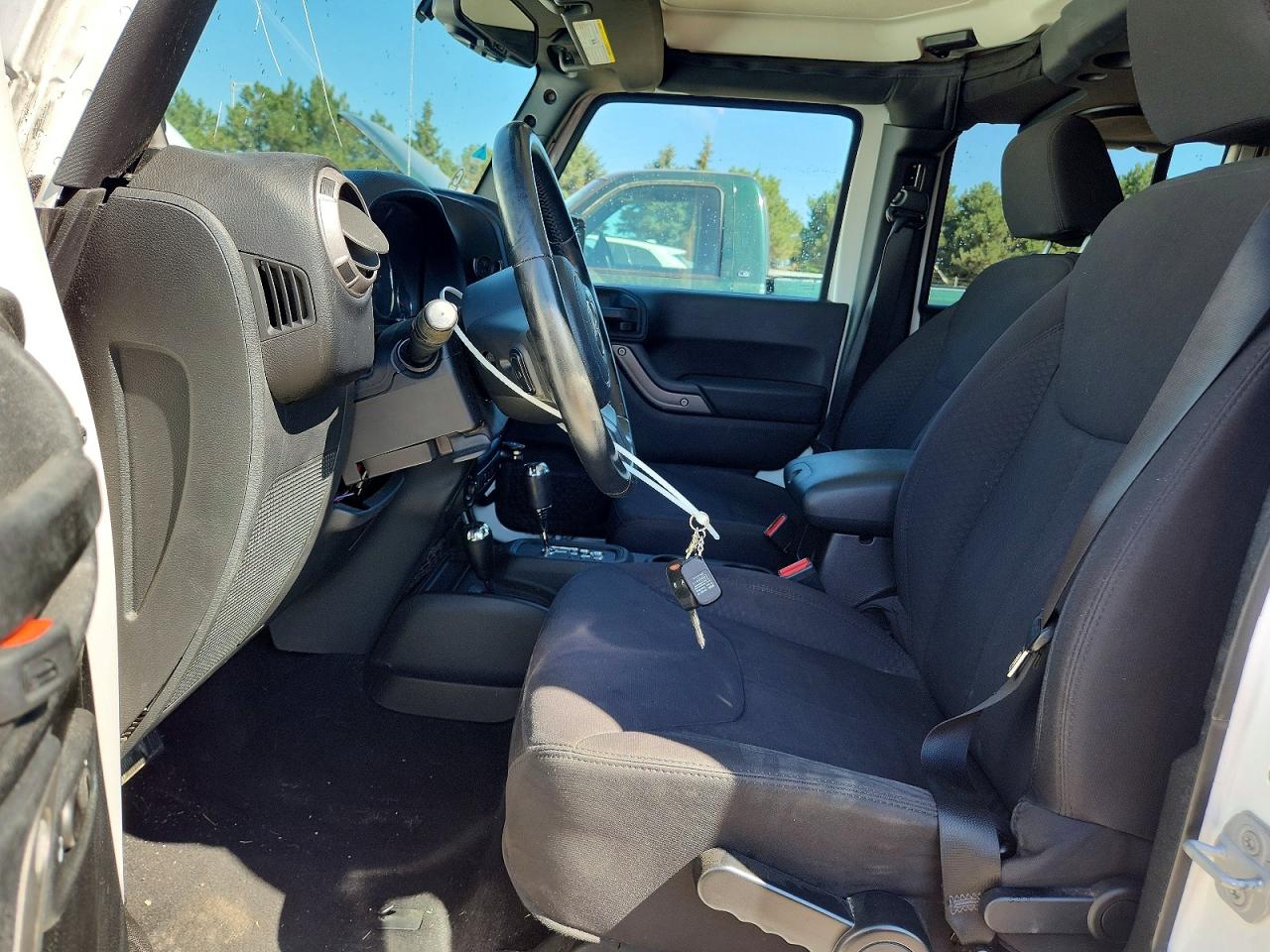 2013 Jeep Wrangler Unlimited Sport White vin: 1C4BJWDG3DL547302