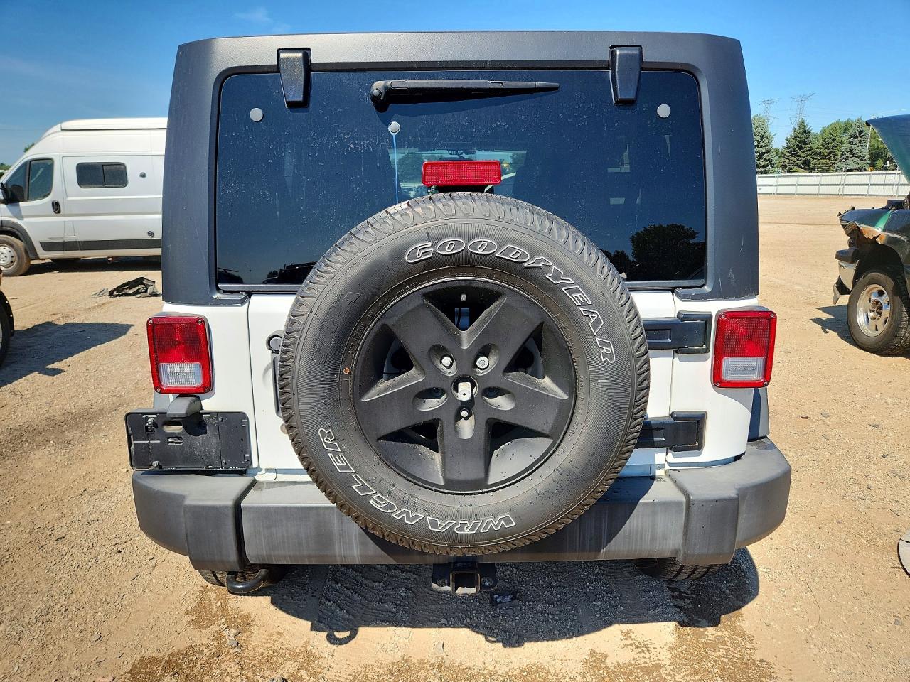 2013 Jeep Wrangler Unlimited Sport White vin: 1C4BJWDG3DL547302