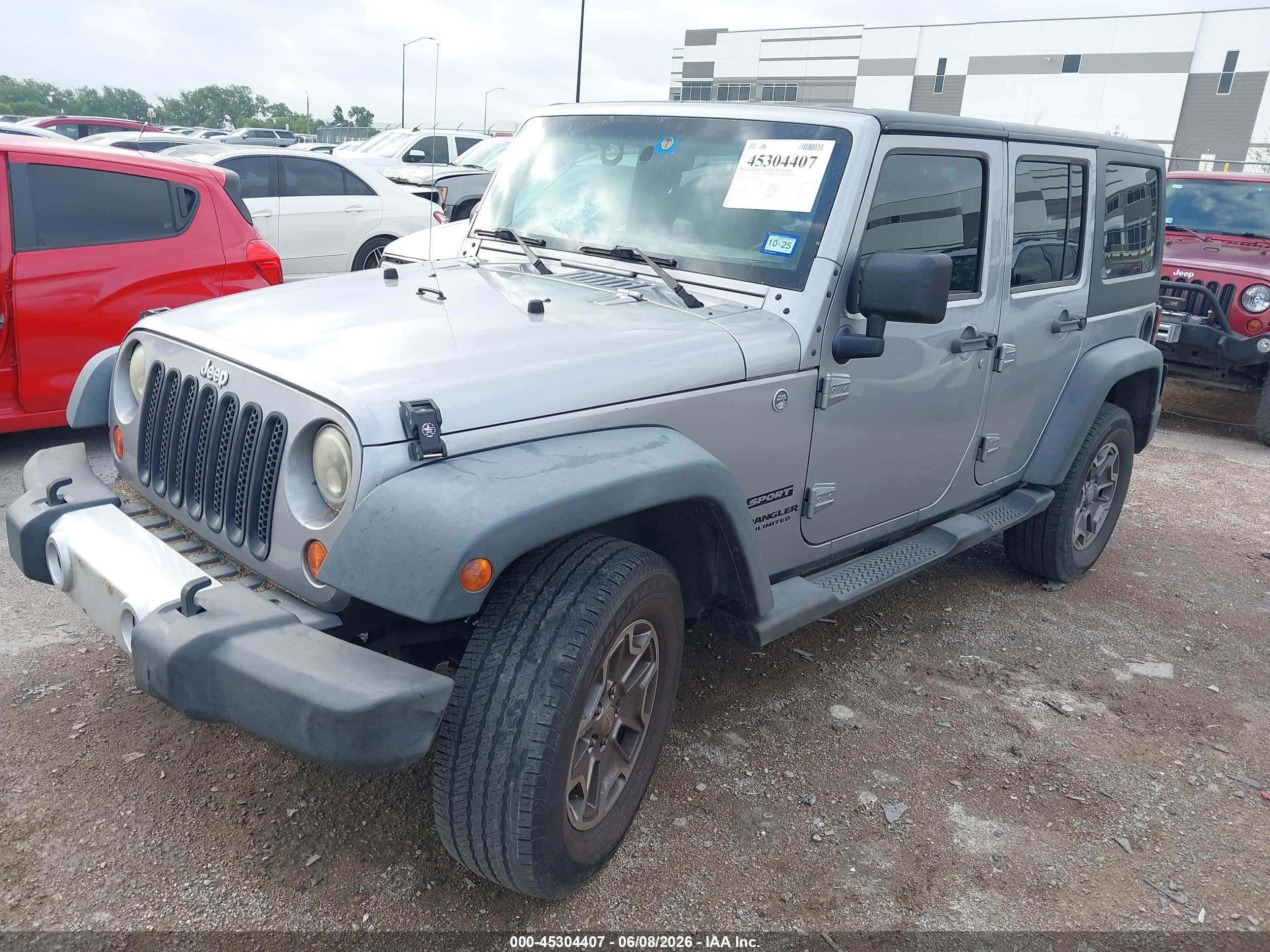 2013 Jeep Wrangler Unlimited Sport Silver vin: 1C4BJWDG3DL585046
