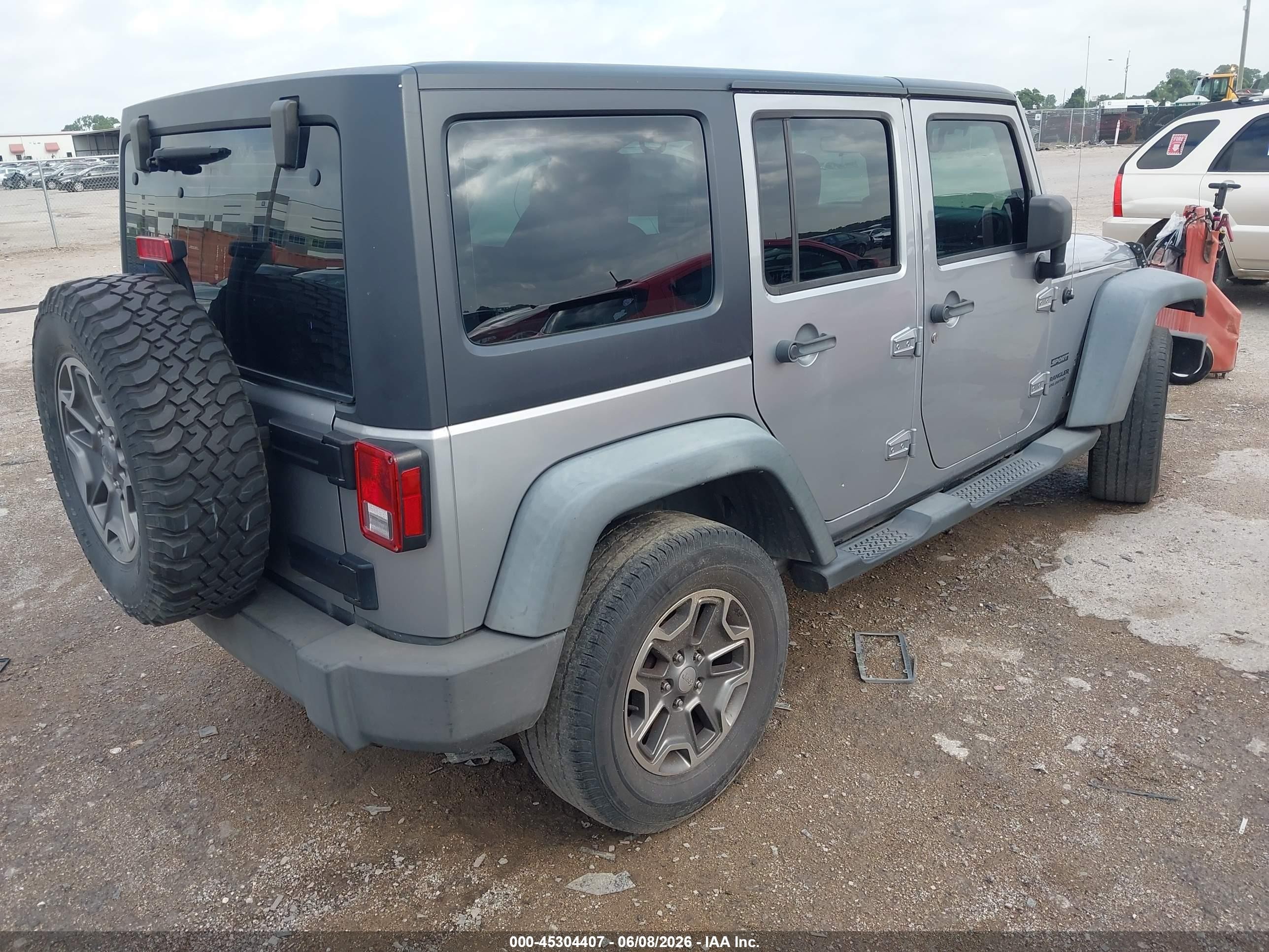 2013 Jeep Wrangler Unlimited Sport Silver vin: 1C4BJWDG3DL585046