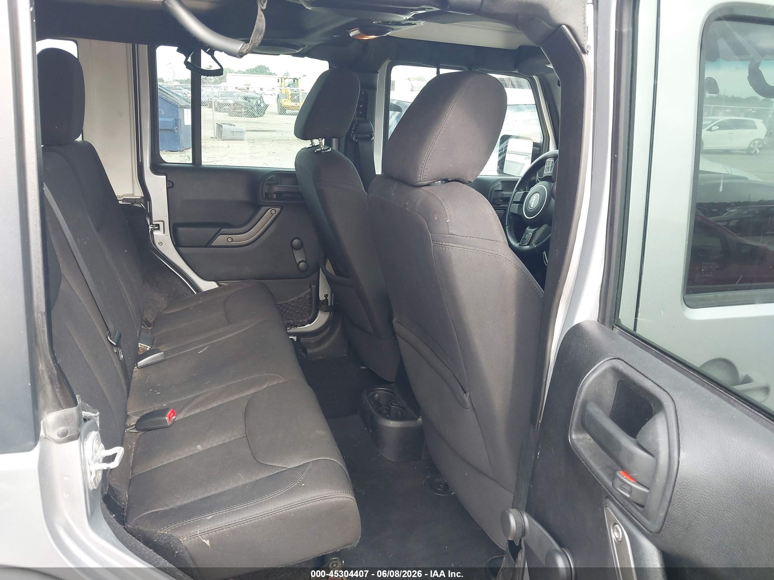 2013 Jeep Wrangler Unlimited Sport Silver vin: 1C4BJWDG3DL585046