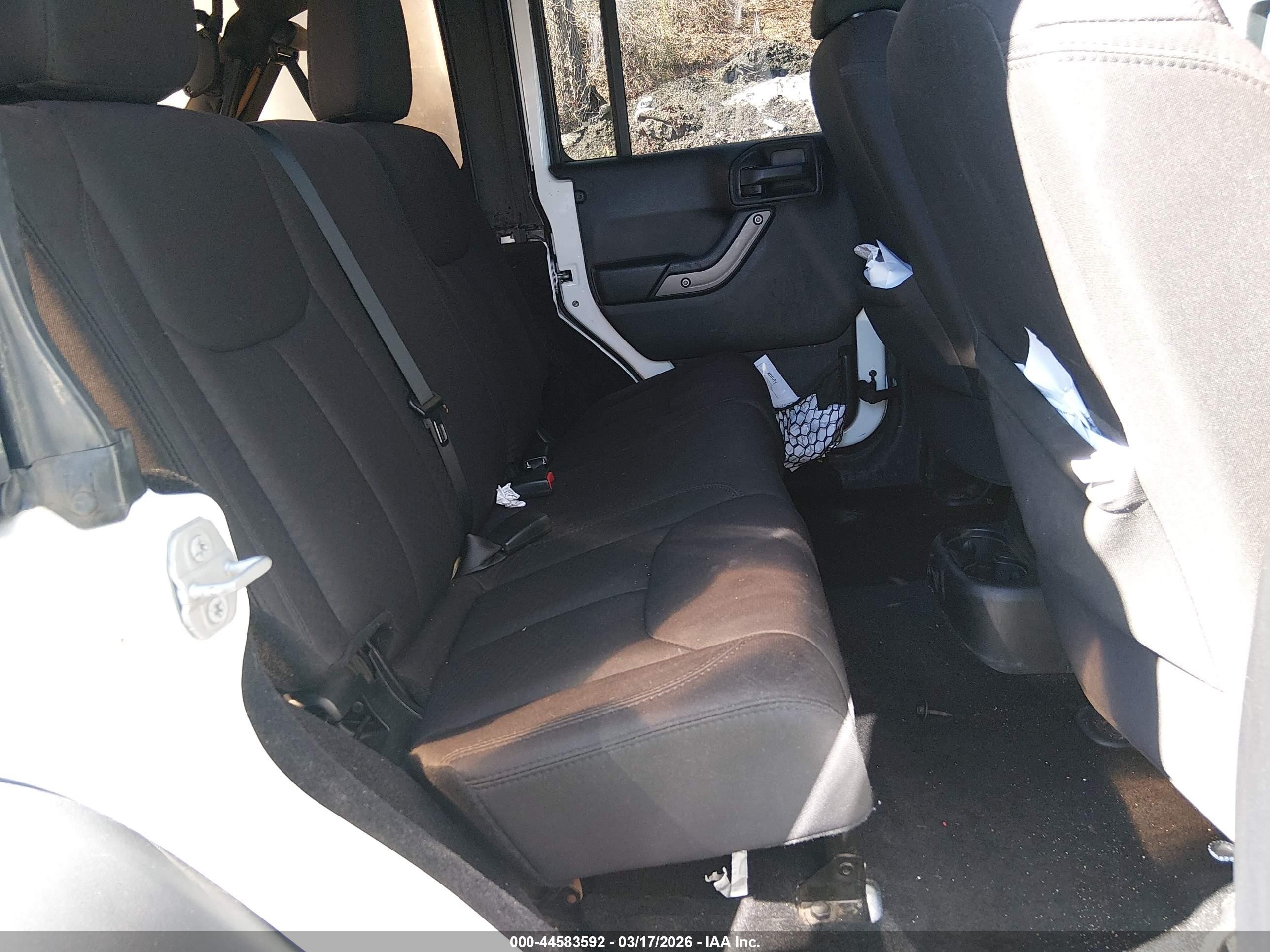2014 Jeep Wrangler Unlimited Sport White vin: 1C4BJWDG3EL162713