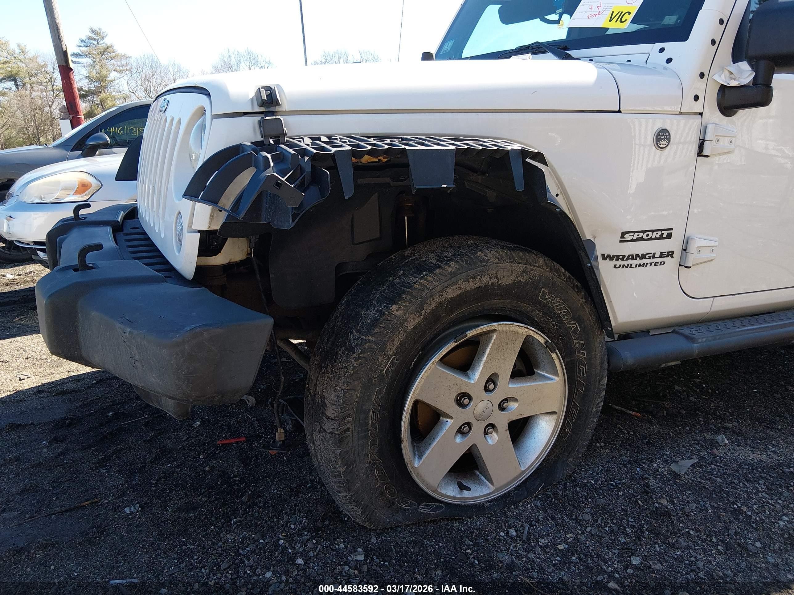 2014 Jeep Wrangler Unlimited Sport White vin: 1C4BJWDG3EL162713