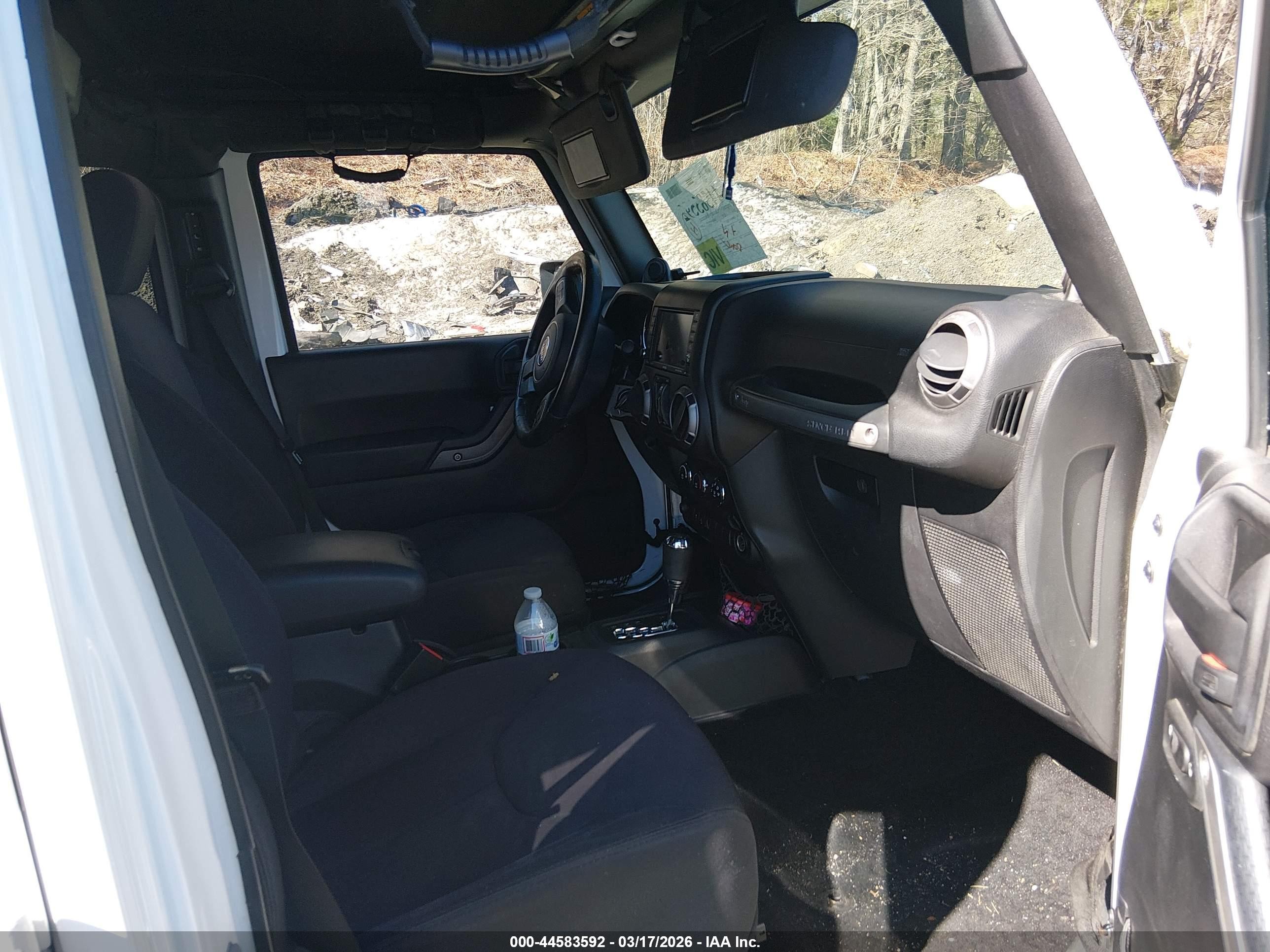 2014 Jeep Wrangler Unlimited Sport White vin: 1C4BJWDG3EL162713