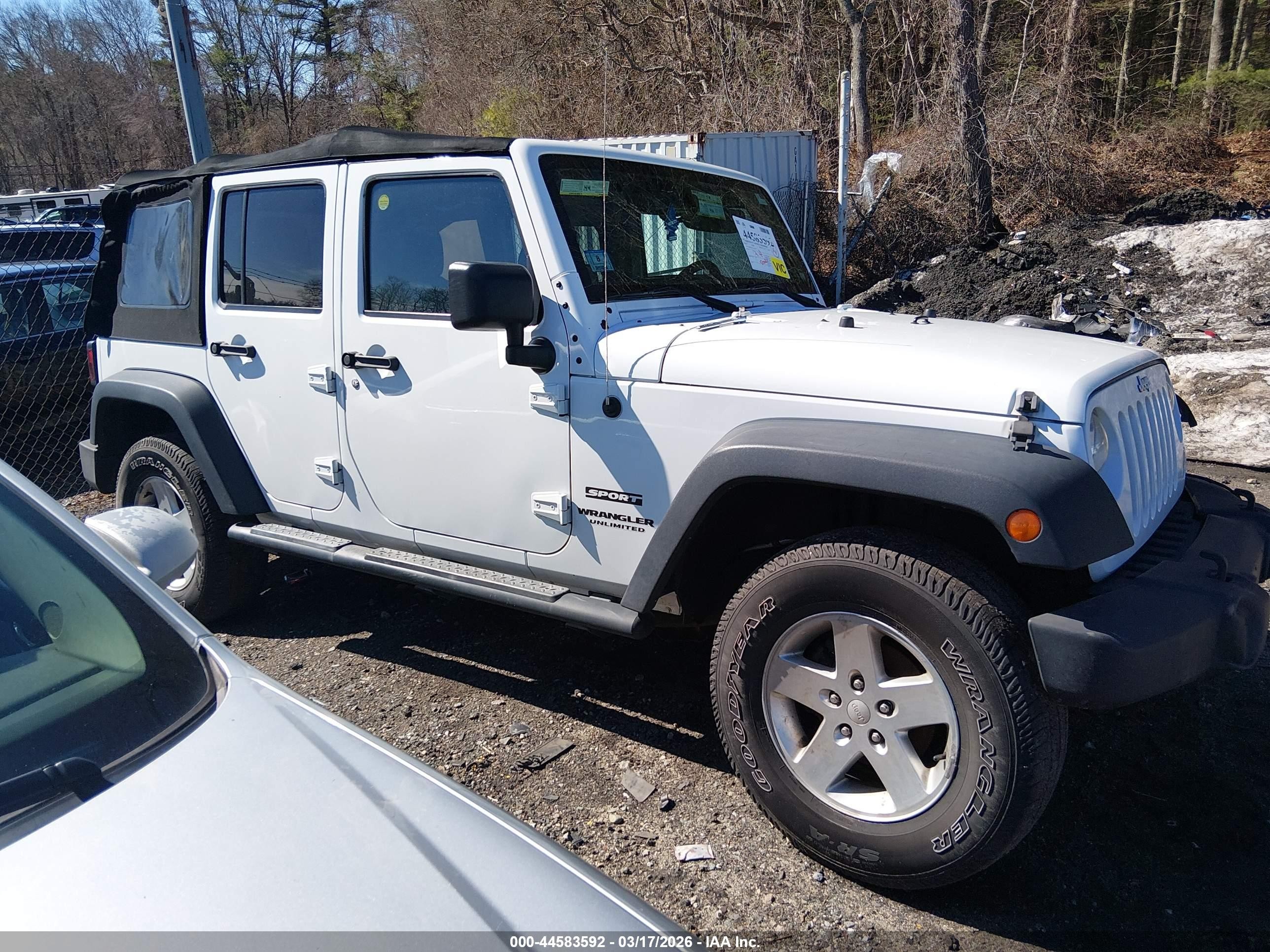 2014 Jeep Wrangler Unlimited Sport White vin: 1C4BJWDG3EL162713
