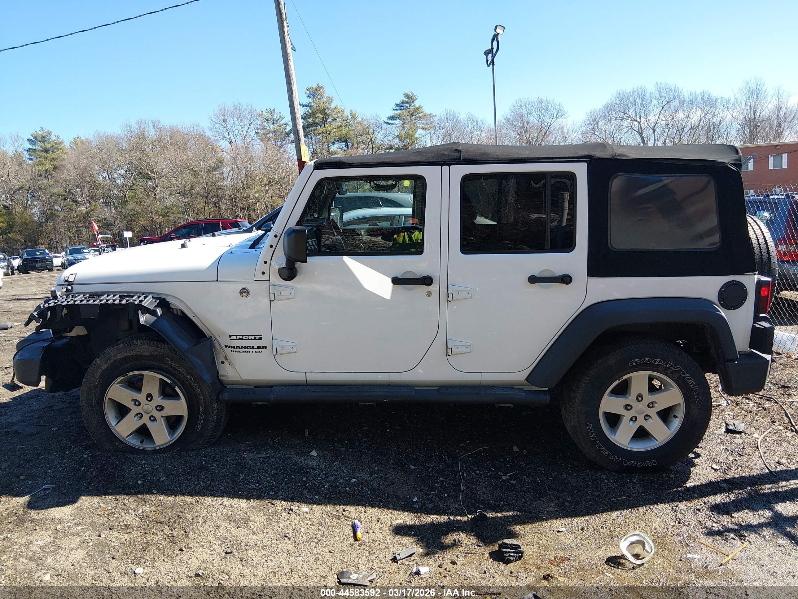 2014 Jeep Wrangler Unlimited Sport White vin: 1C4BJWDG3EL162713