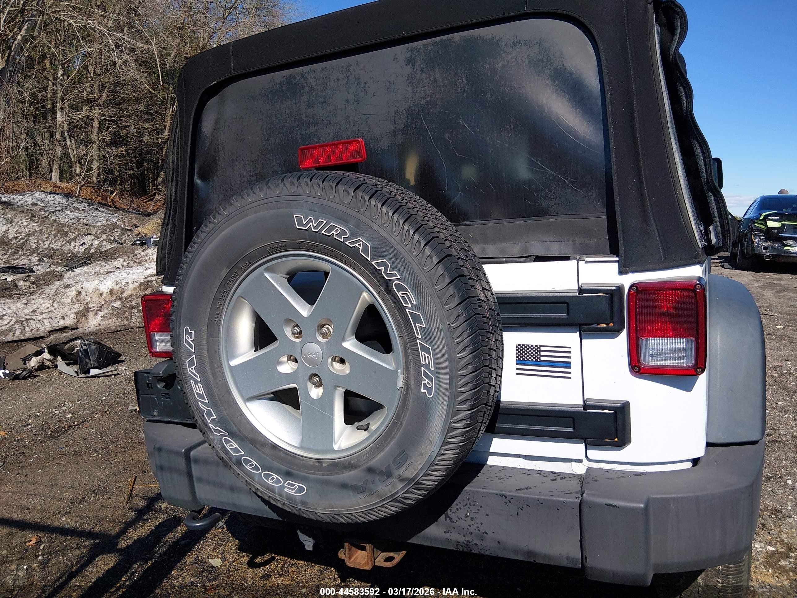 2014 Jeep Wrangler Unlimited Sport White vin: 1C4BJWDG3EL162713