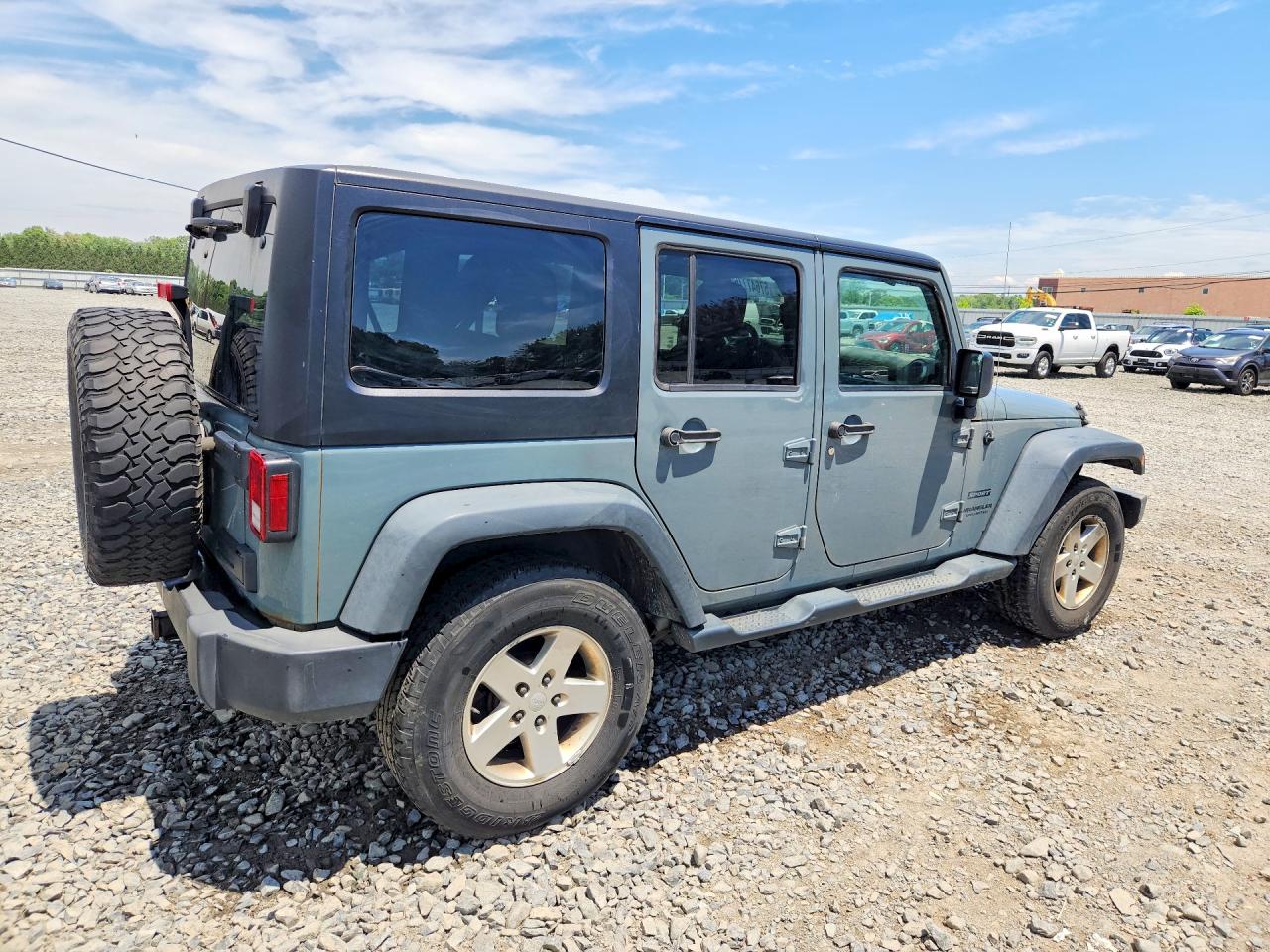 2014 Jeep Wrangler Unlimited Sport Gray vin: 1C4BJWDG3EL163389