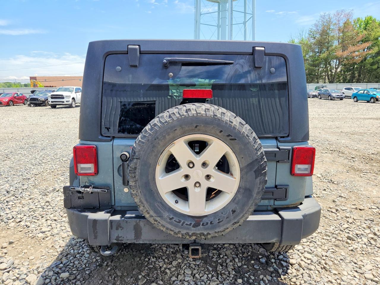 2014 Jeep Wrangler Unlimited Sport Gray vin: 1C4BJWDG3EL163389