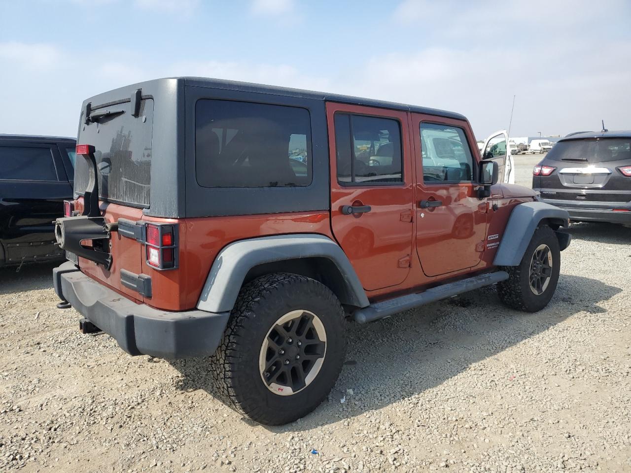 2014 Jeep Wrangler Unlimited Sport Orange vin: 1C4BJWDG3EL183688