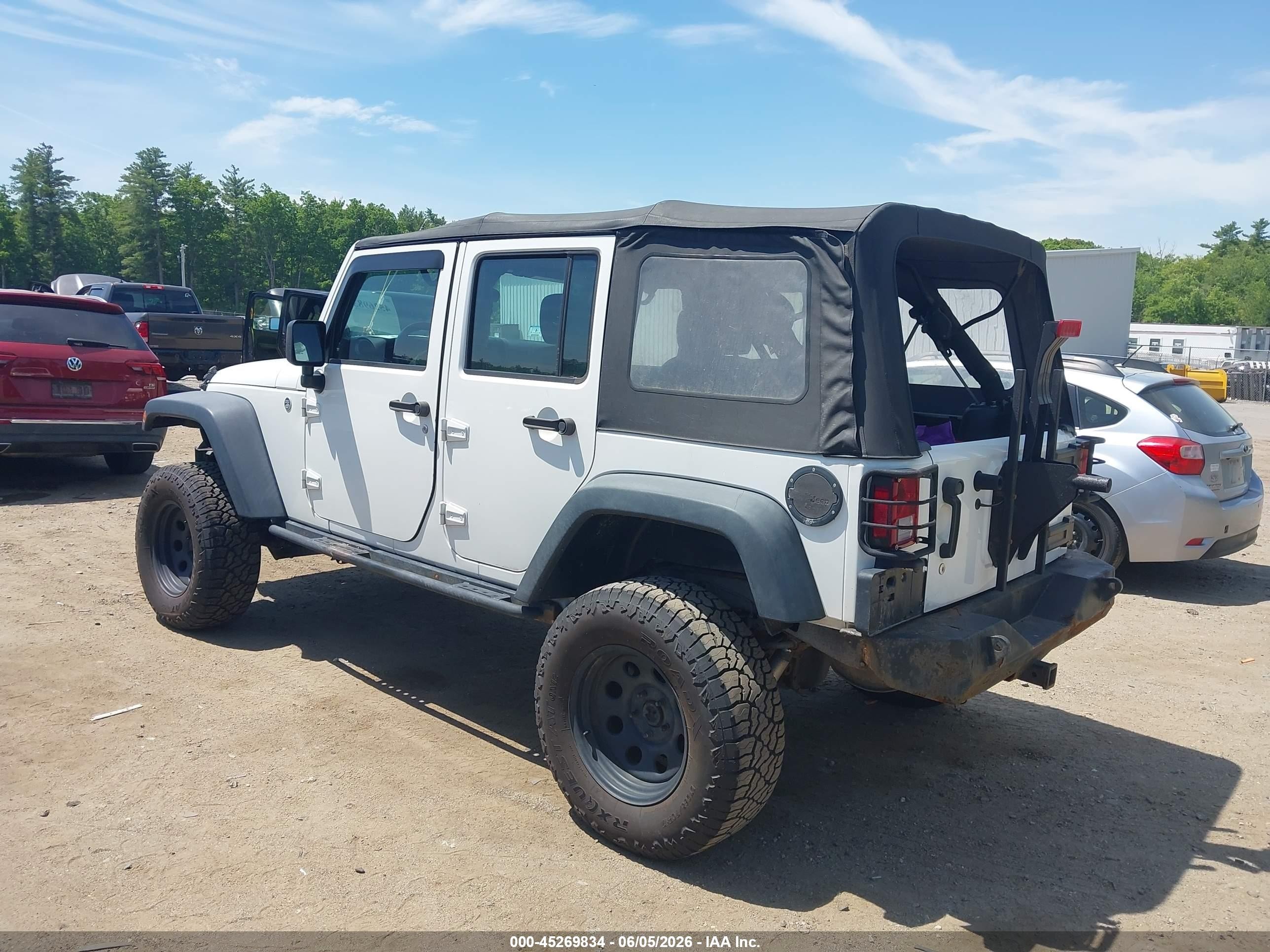 2014 Jeep Wrangler Unlimited Sport White vin: 1C4BJWDG3EL306101