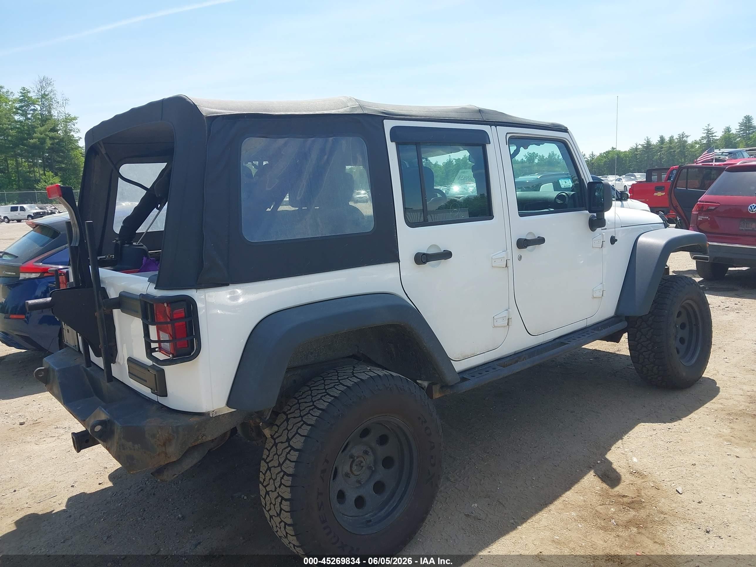 2014 Jeep Wrangler Unlimited Sport White vin: 1C4BJWDG3EL306101